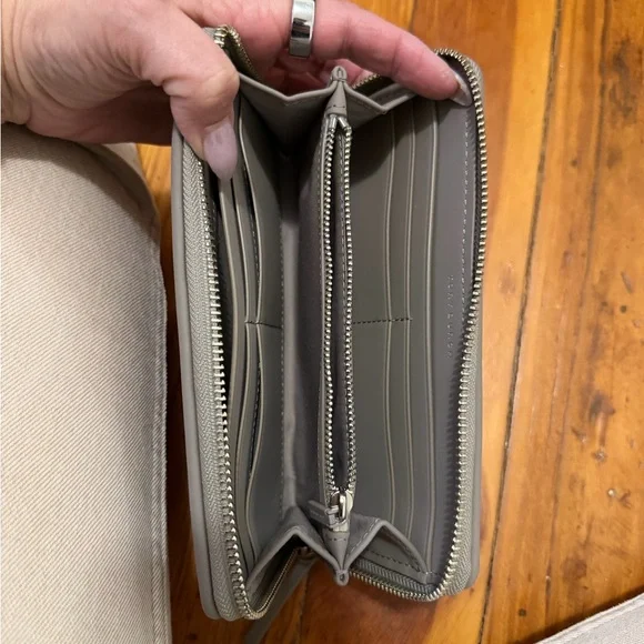 Tory Burch  Gray Quilted Women's Clutch - Picture 3 of 5